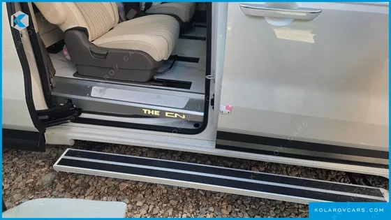 KIA CARNIVAL HEV 7-SEATER HI-LIMOUSINE (SPECIAL VEHICLE)