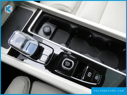 VOLVO XC60 T8 ULTRA BRIGHT