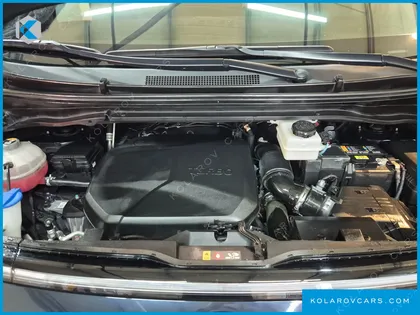 HYUNDAI STARIA 4WD LOUNGE 9-SEATER