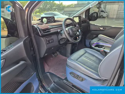 HYUNDAI STARIA 4WD LOUNGE 9-SEATER