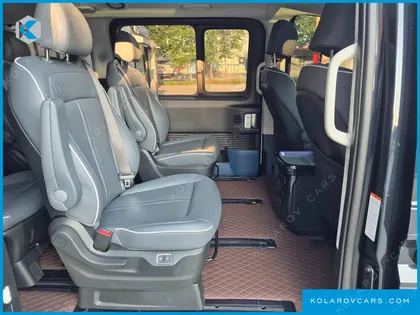 HYUNDAI STARIA 4WD LOUNGE 9-SEATER