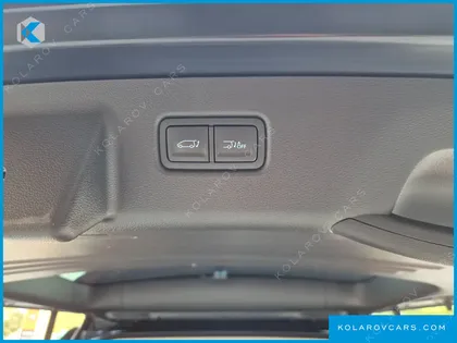 HYUNDAI STARIA 4WD LOUNGE 9-SEATER