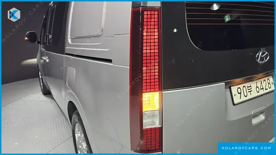 HYUNDAI STARIA CARGO 5-SEATER