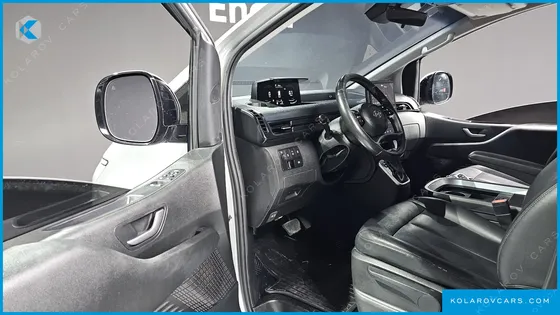 HYUNDAI STARIA CARGO 5-SEATER