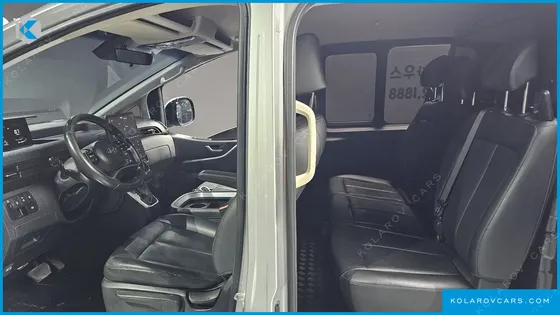 HYUNDAI STARIA CARGO 5-SEATER