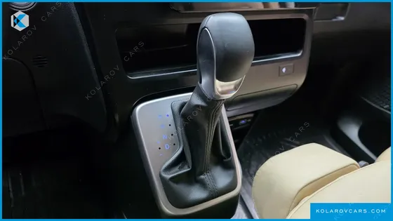 HYUNDAI STARIA CARGO 3-SEATER