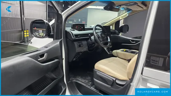 HYUNDAI STARIA CARGO 3-SEATER