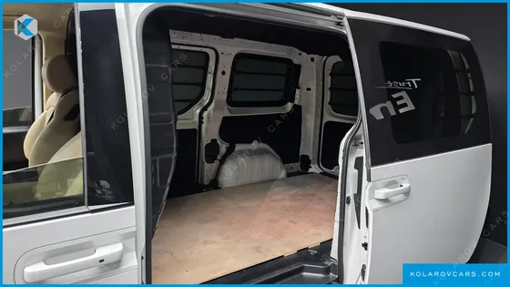 HYUNDAI STARIA CARGO 3-SEATER