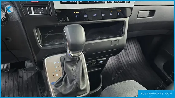 HYUNDAI STARIA TOURER 9-SEATER
