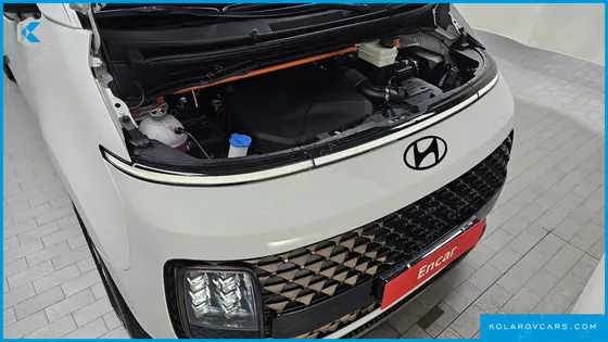 HYUNDAI STARIA 4WD LOUNGE 9-SEATER