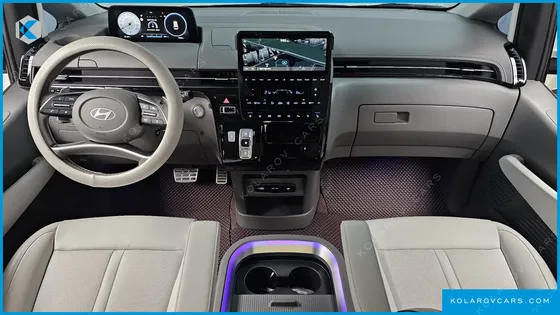 HYUNDAI STARIA 4WD LOUNGE 9-SEATER