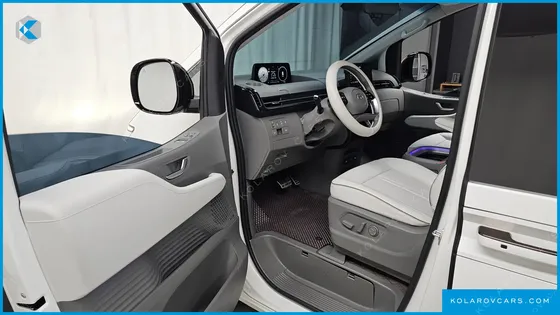 HYUNDAI STARIA 4WD LOUNGE 9-SEATER