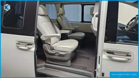 HYUNDAI STARIA 4WD LOUNGE 9-SEATER