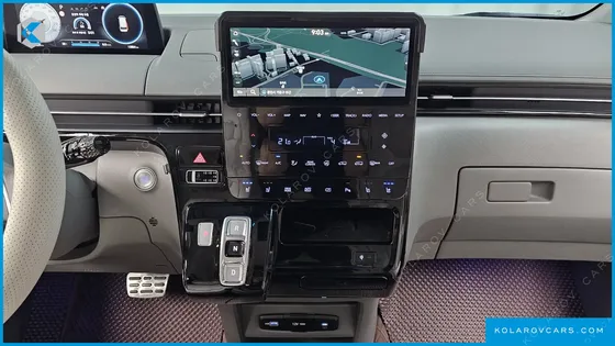 HYUNDAI STARIA 4WD LOUNGE 9-SEATER
