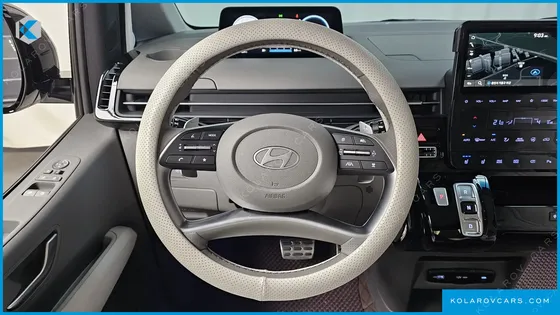 HYUNDAI STARIA 4WD LOUNGE 9-SEATER