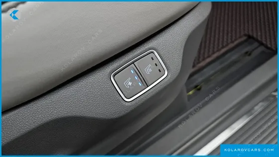 HYUNDAI STARIA 4WD LOUNGE 9-SEATER