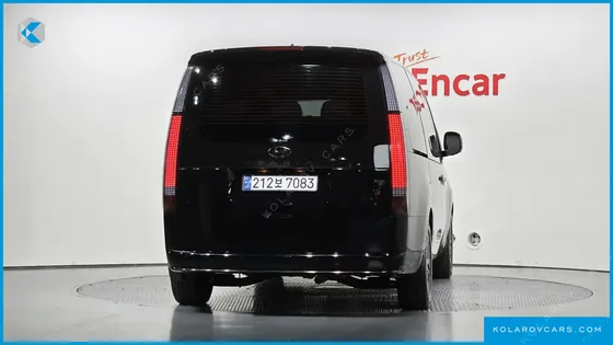 HYUNDAI STARIA 4WD LOUNGE 9-SEATER