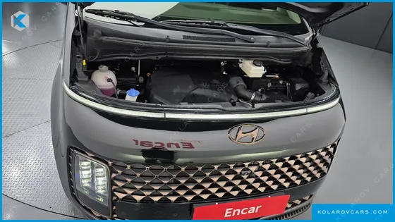HYUNDAI STARIA 4WD LOUNGE 9-SEATER