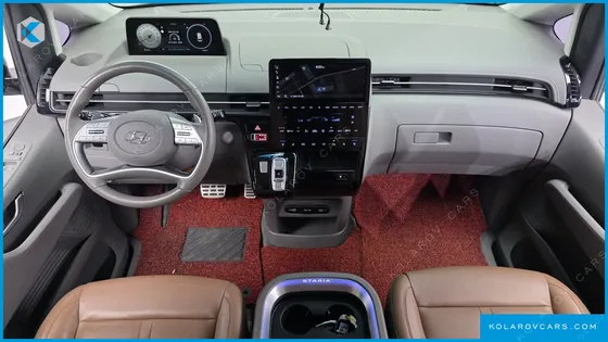 HYUNDAI STARIA 4WD LOUNGE 9-SEATER