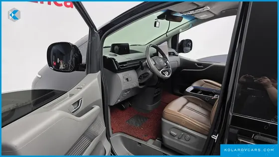 HYUNDAI STARIA 4WD LOUNGE 9-SEATER