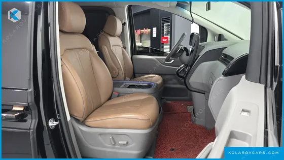 HYUNDAI STARIA 4WD LOUNGE 9-SEATER