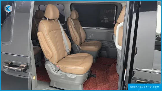 HYUNDAI STARIA 4WD LOUNGE 9-SEATER