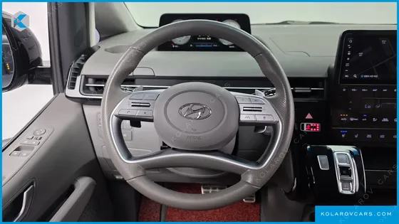 HYUNDAI STARIA 4WD LOUNGE 9-SEATER