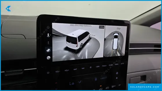 HYUNDAI STARIA 4WD LOUNGE 9-SEATER