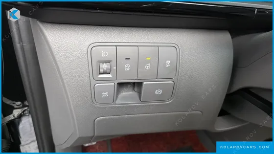 HYUNDAI STARIA 4WD LOUNGE 9-SEATER