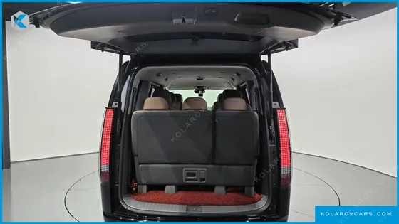 HYUNDAI STARIA 4WD LOUNGE 9-SEATER