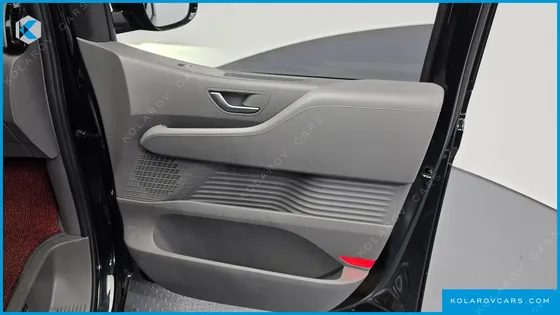 HYUNDAI STARIA 4WD LOUNGE 9-SEATER
