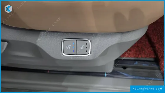 HYUNDAI STARIA 4WD LOUNGE 9-SEATER