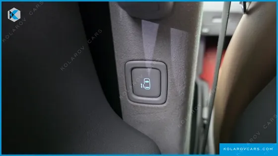 HYUNDAI STARIA 4WD LOUNGE 9-SEATER
