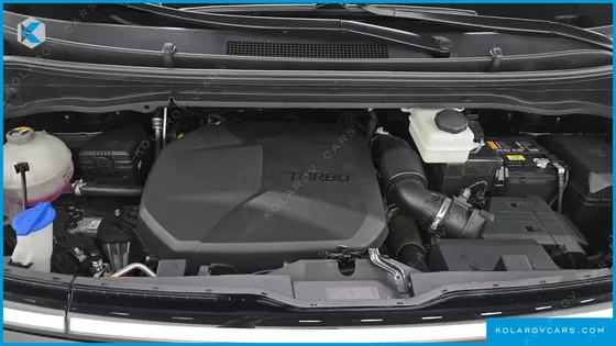 HYUNDAI STARIA 4WD LOUNGE 9-SEATER