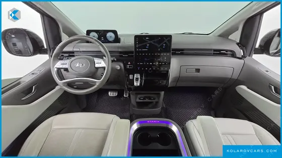 HYUNDAI STARIA 4WD LOUNGE 9-SEATER