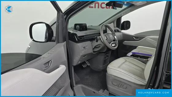 HYUNDAI STARIA 4WD LOUNGE 9-SEATER