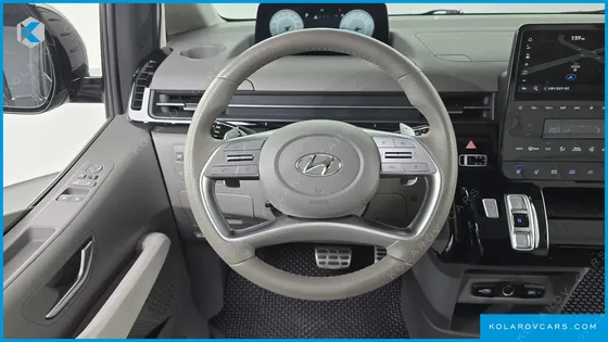 HYUNDAI STARIA 4WD LOUNGE 9-SEATER