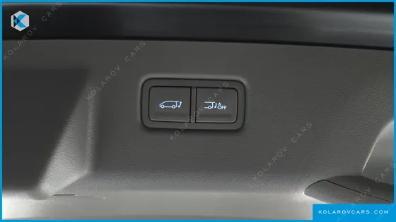 HYUNDAI STARIA 4WD LOUNGE 9-SEATER
