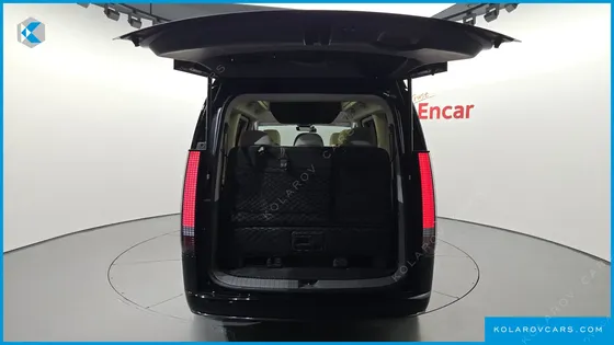 HYUNDAI STARIA 4WD LOUNGE 9-SEATER