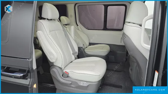 HYUNDAI STARIA 4WD LOUNGE 9-SEATER