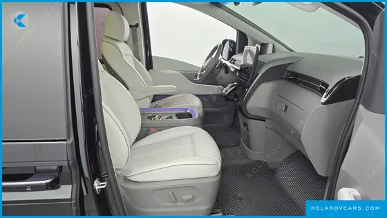 HYUNDAI STARIA 4WD LOUNGE 9-SEATER