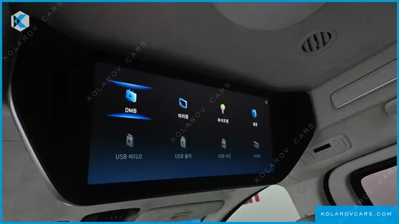 HYUNDAI STARIA 4WD LOUNGE 9-SEATER