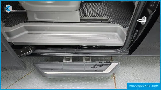 HYUNDAI STARIA 4WD LOUNGE 9-SEATER