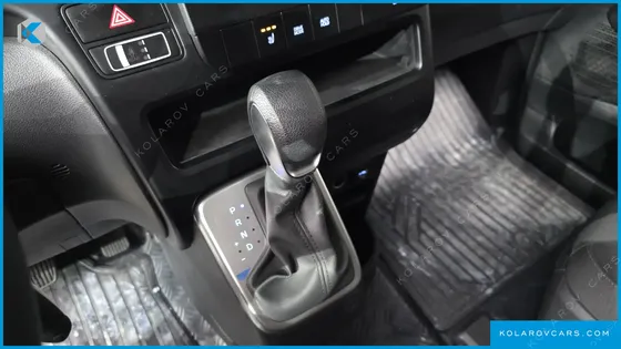 HYUNDAI STARIA CARGO 5-SEATER