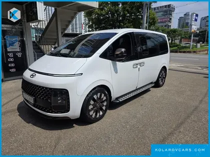 HYUNDAI STARIA LOUNGE 9-SEATER