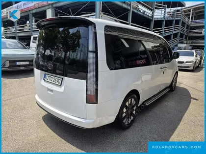 HYUNDAI STARIA LOUNGE 9-SEATER