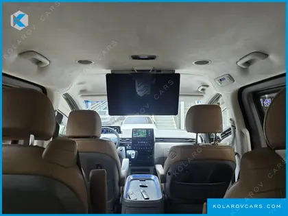 HYUNDAI STARIA LOUNGE 9-SEATER