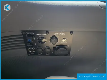 HYUNDAI STARIA LOUNGE 9-SEATER