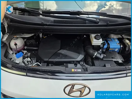 HYUNDAI STARIA LOUNGE 9-SEATER