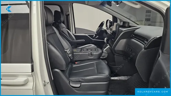 HYUNDAI STARIA TOURER 11-SEATER